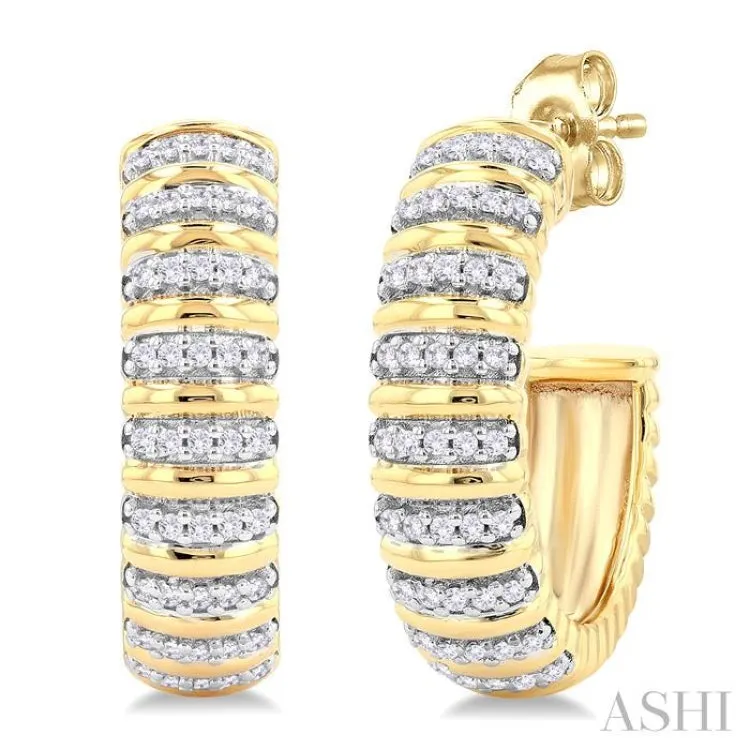 1/4 ctw Ribbed Round Cut Diamond Half Hoop Earring in 10K Yellow Gold