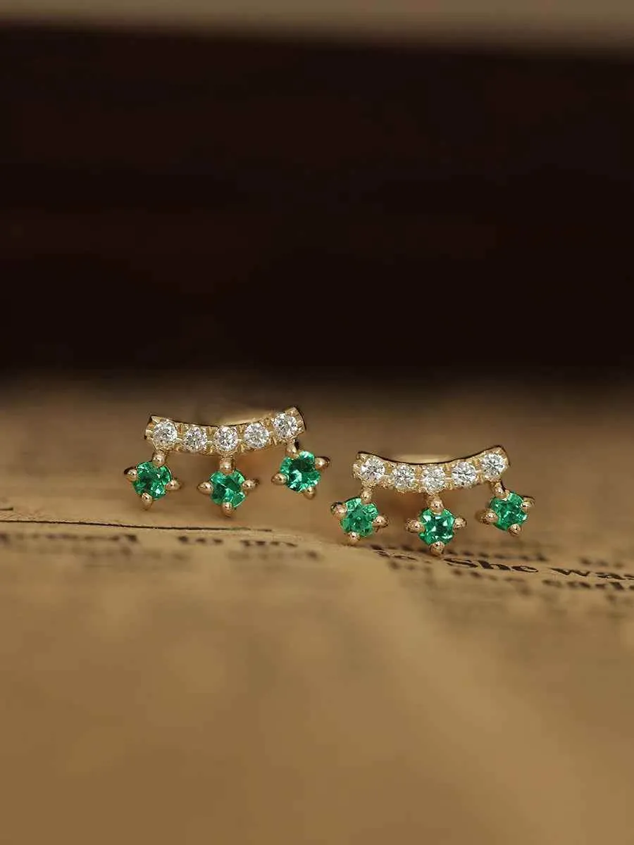 925 Sterling Silver Stud Earrings Charm Jewelry - Small Crown Shape - Xm350