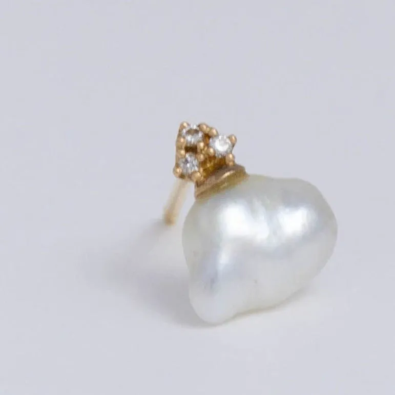 Ballon white pearl stud